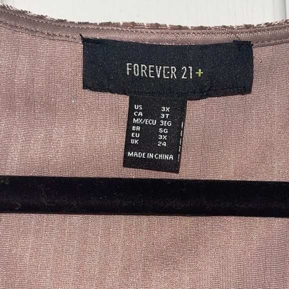 🎉HP🎉 Forever 21+ Pink Peplum Top - Picture 3 of 4